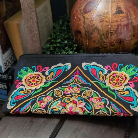 Black Embroidered Floral Geometric Wallet - Picture 2 of 7